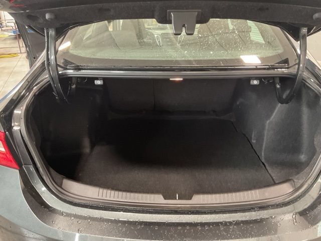 Used 2017 Chevrolet Malibu LT FWD image 28