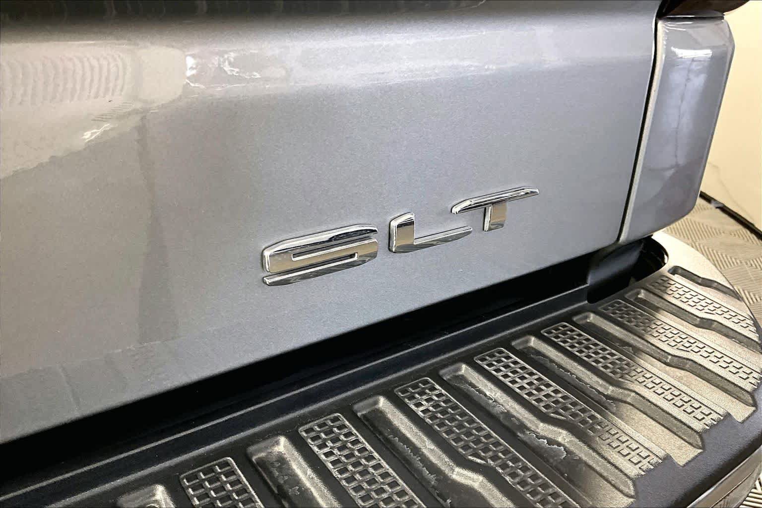 Used 2026 GMC Sierra 1500 SLT AWD/4WD image 11