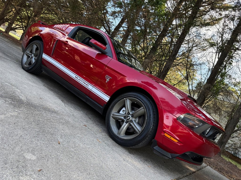 Used 2010 Ford Mustang GT Premium image 29