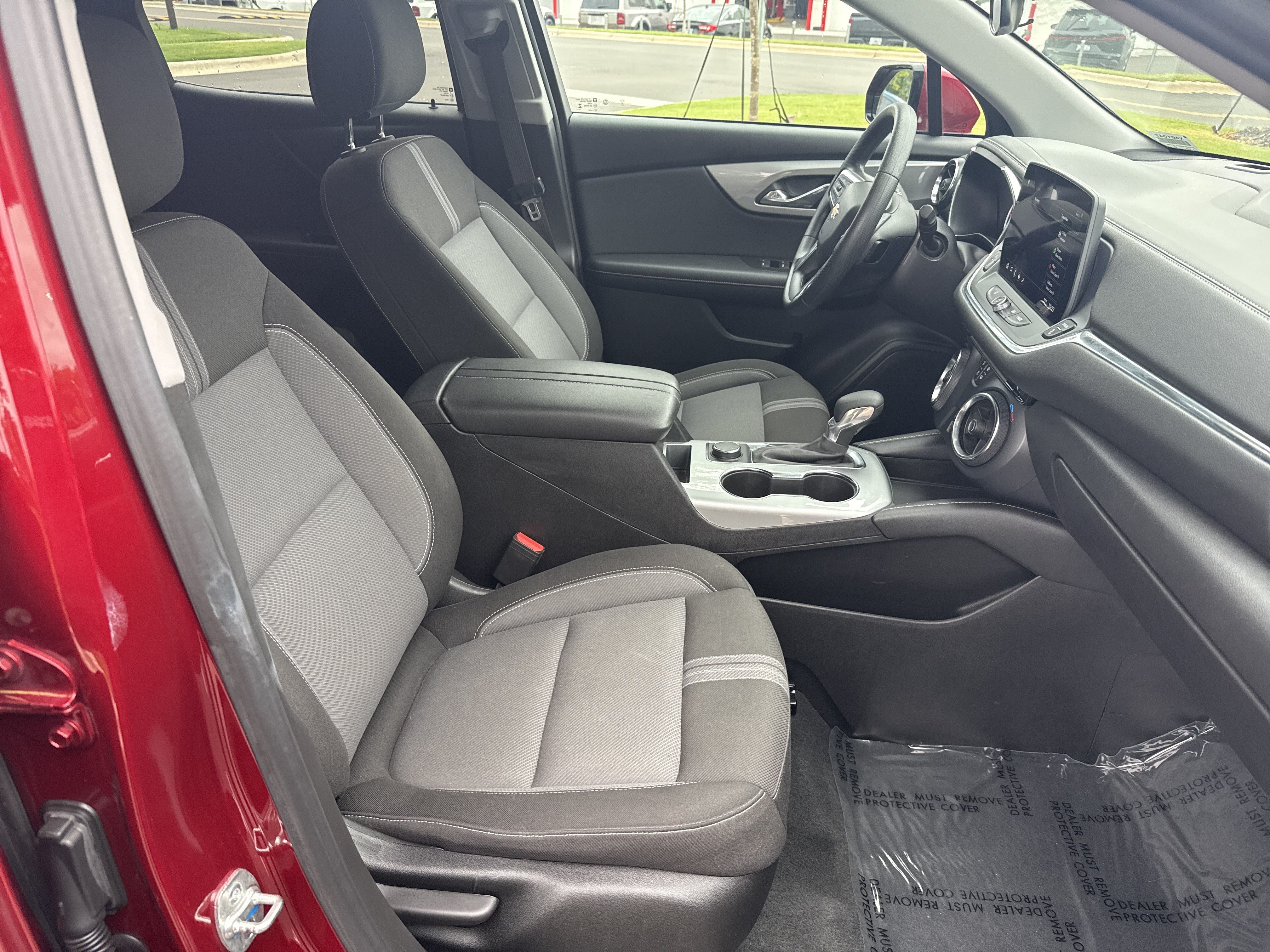 Used 2025 Chevrolet Blazer LT AWD/4WD image 30
