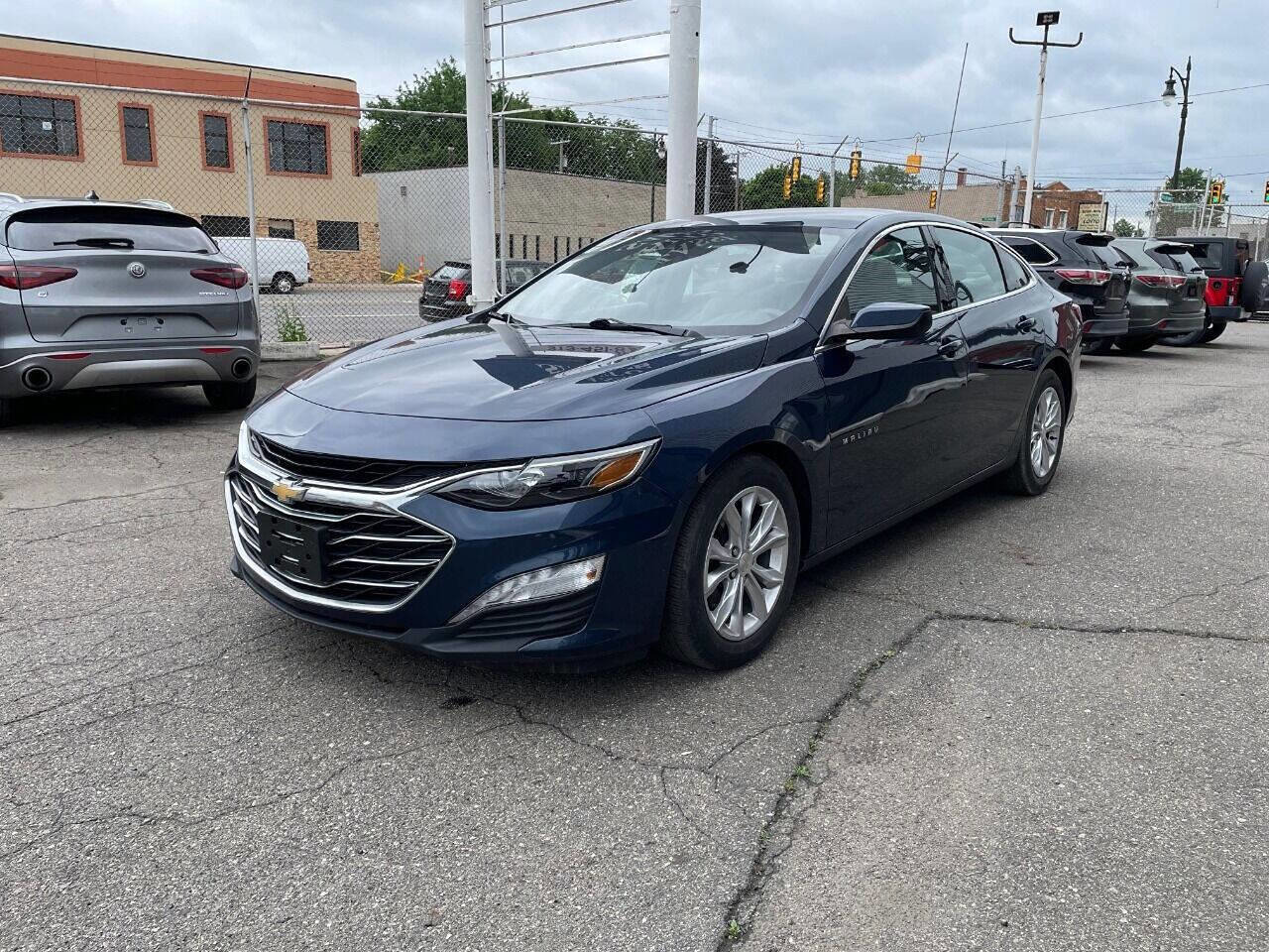 Used 2020 Chevrolet Malibu LT image 2