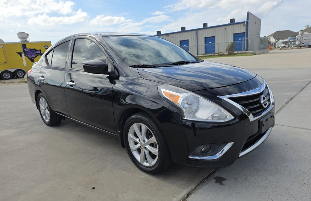 Used 2015 Nissan Versa w/ SL Tech Package FWD image 35