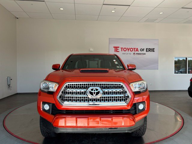 Used 2017 Toyota Tacoma TRD Sport w/ Tow Package (A/T) AWD/4WD image 2