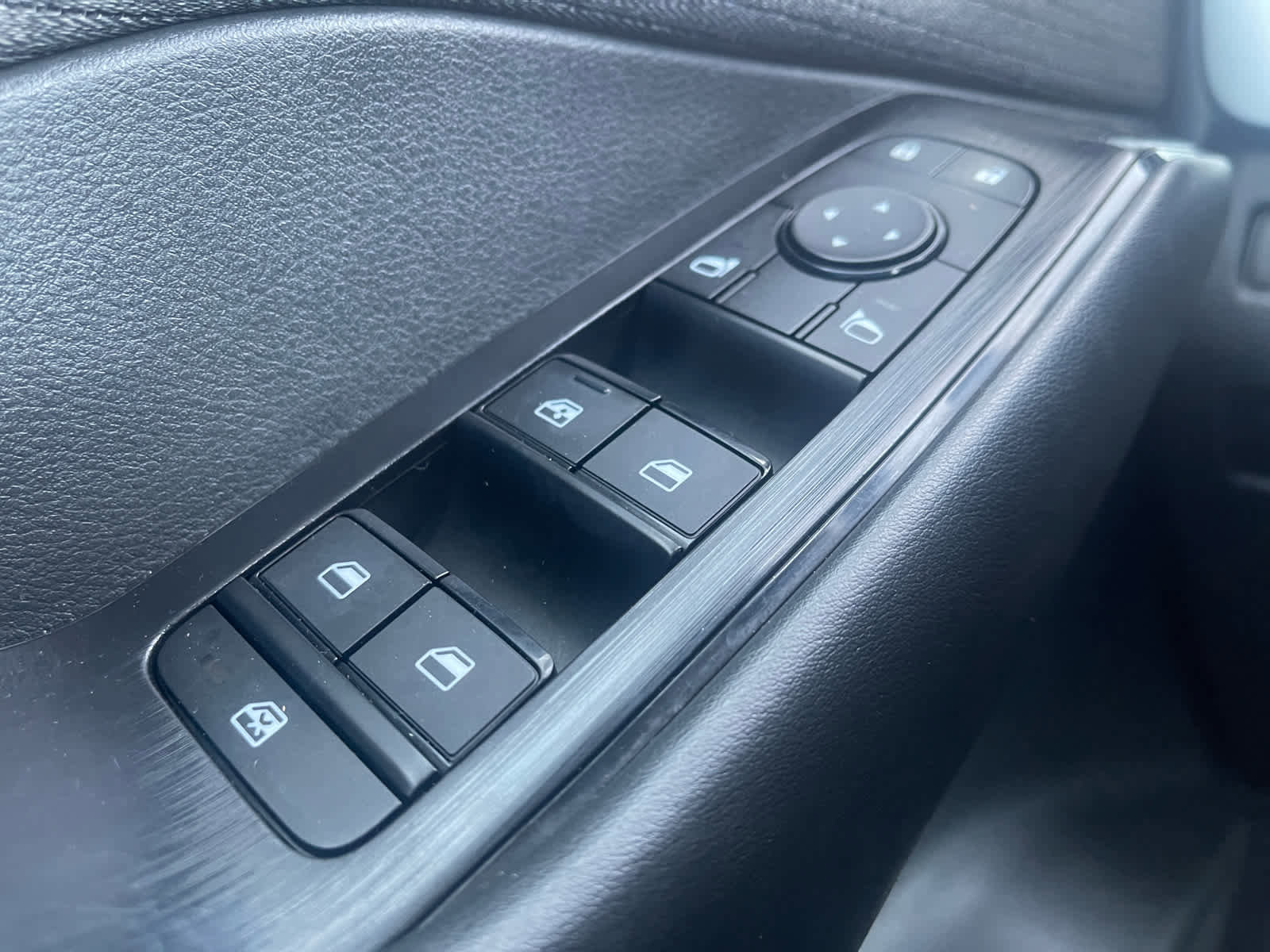 Used 2023 Nissan Rogue S image 21