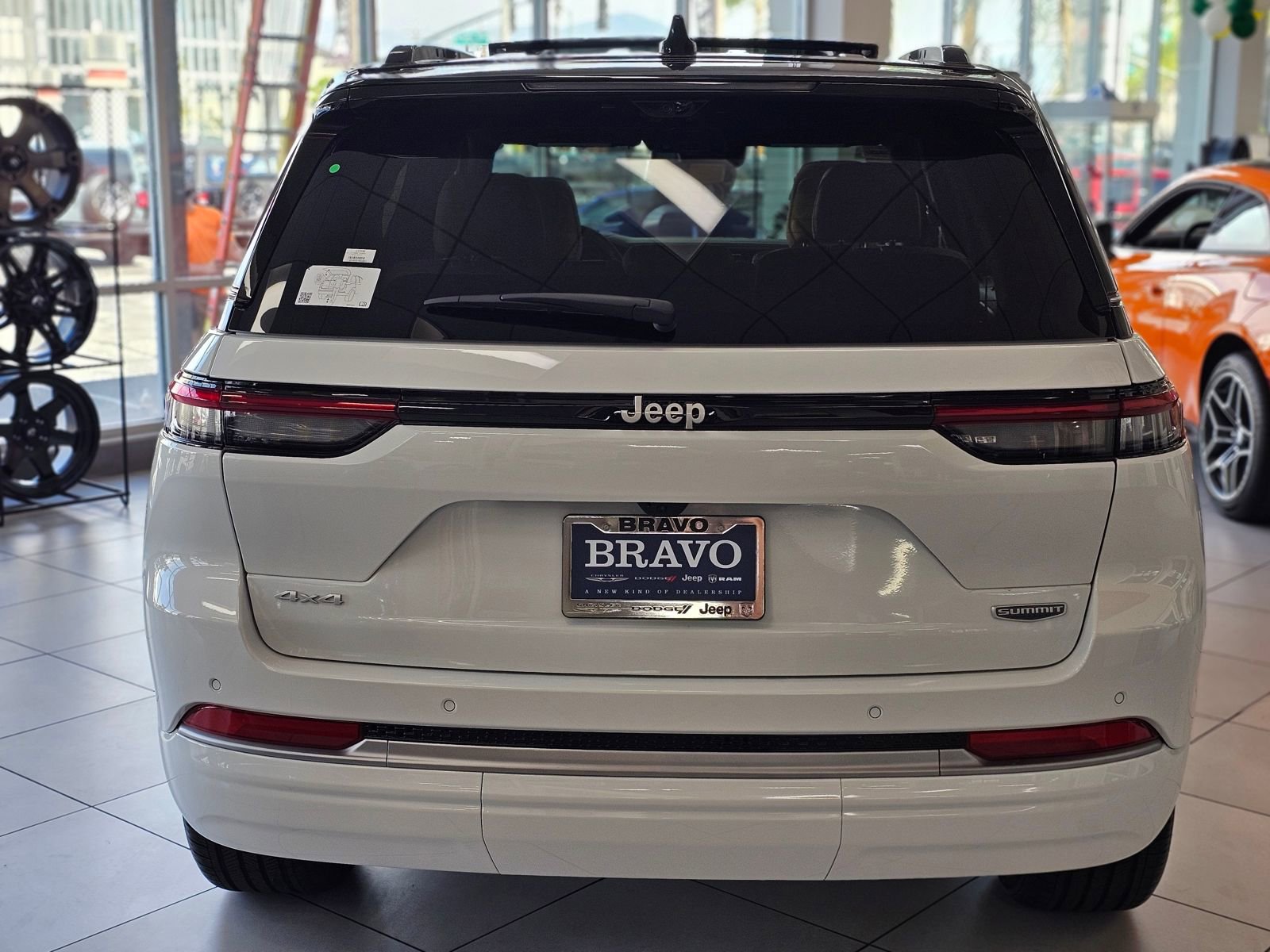 New 2026 Jeep Grand Cherokee Summit image 6