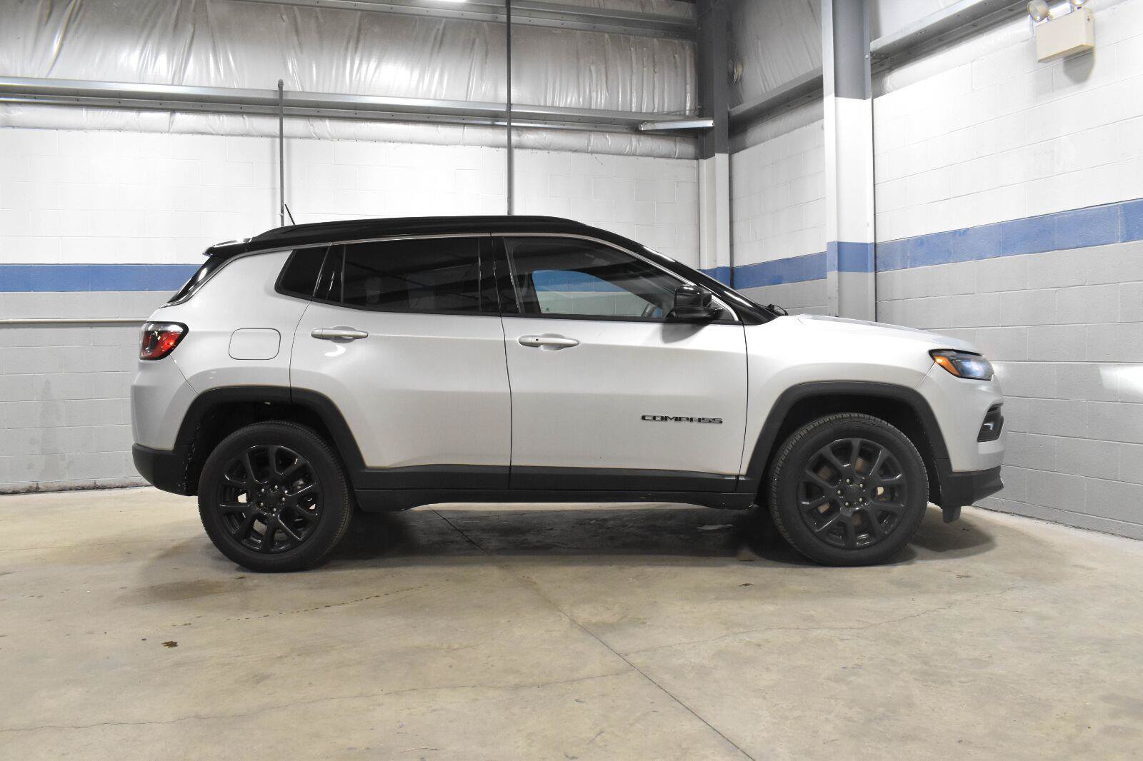 Used 2025 Jeep Compass Limited AWD/4WD image 25