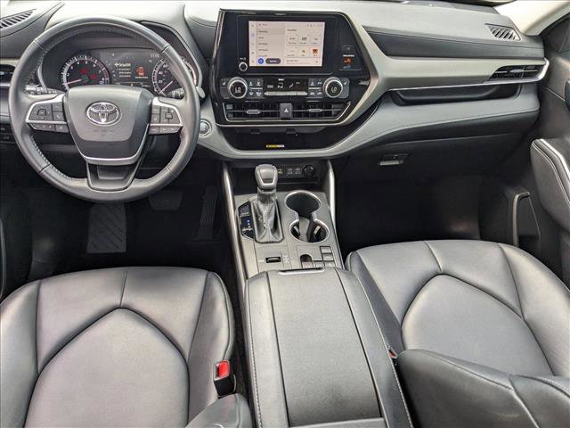 Used 2023 Toyota Highlander XLE image 17