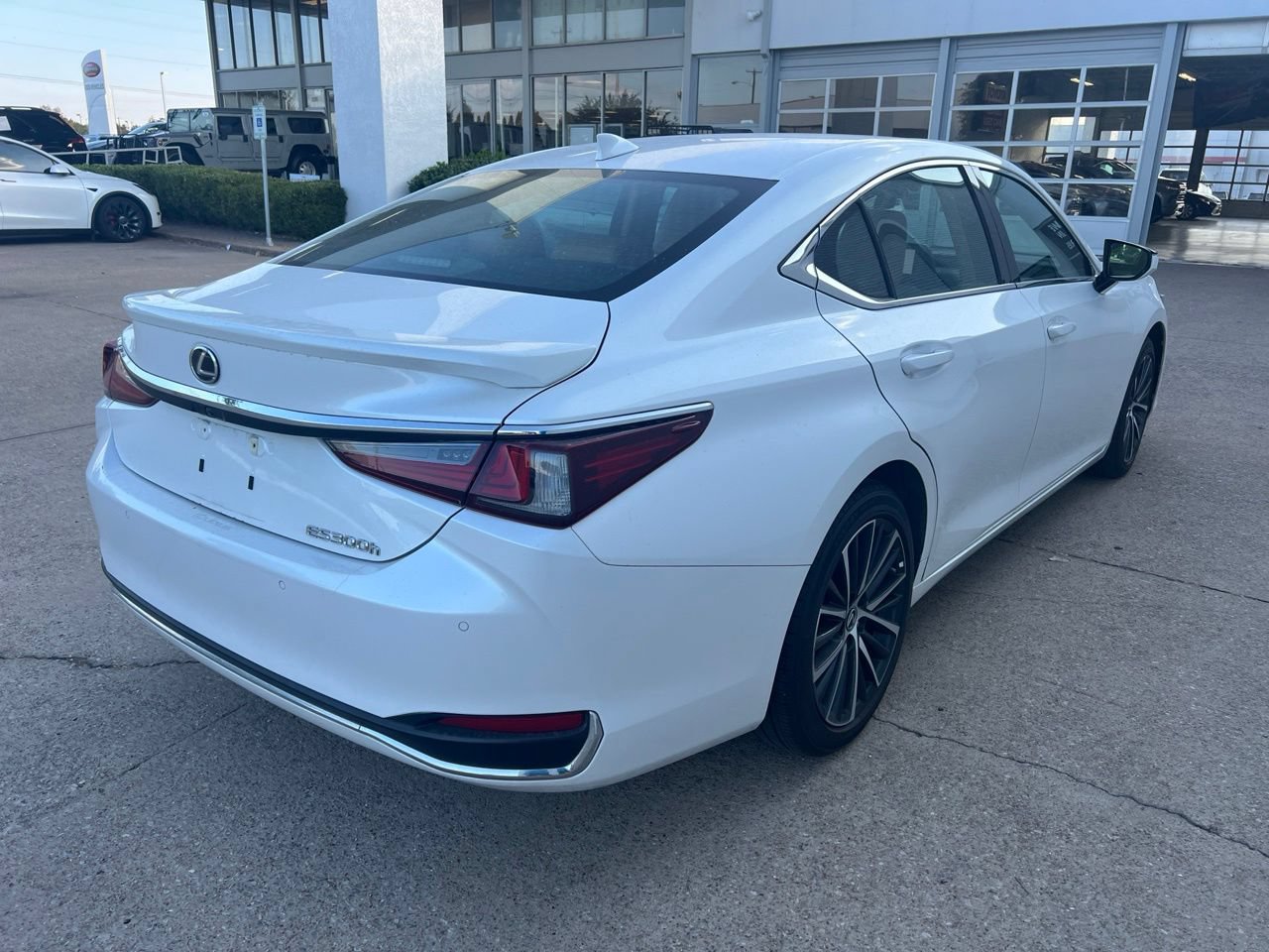 Used 2024 Lexus ES 300h w/ Premium Package FWD image 4