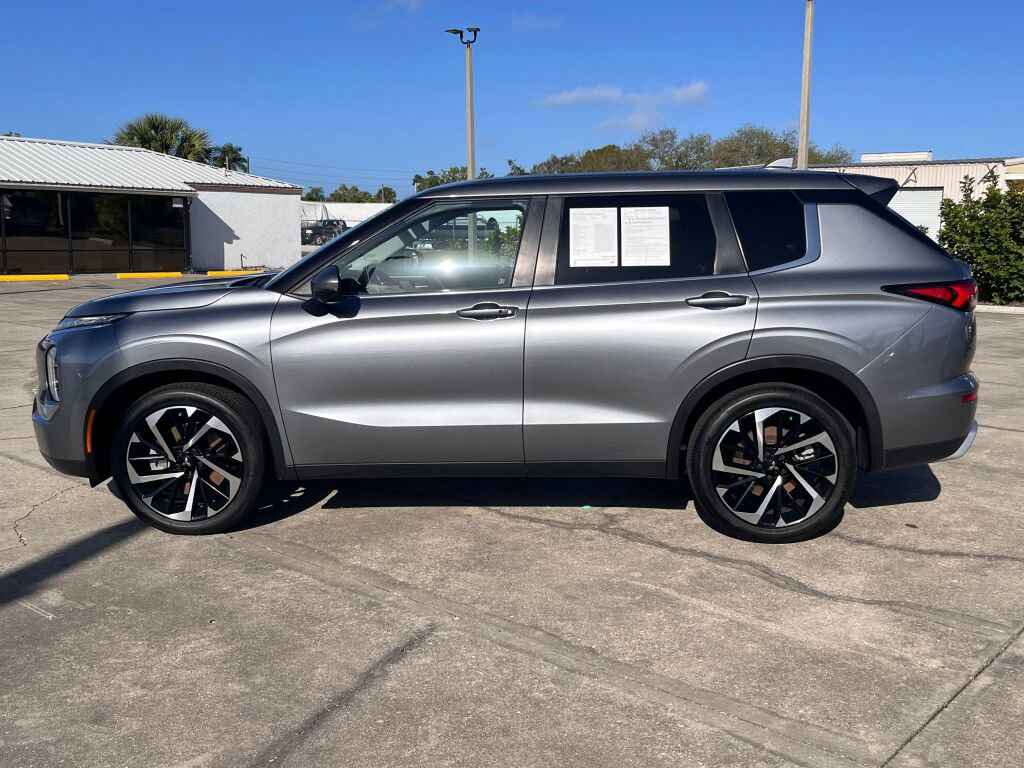 Used 2024 Mitsubishi Outlander SE image 6