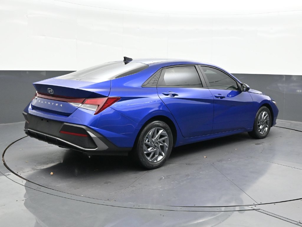 Used 2024 Hyundai Elantra SEL FWD image 5