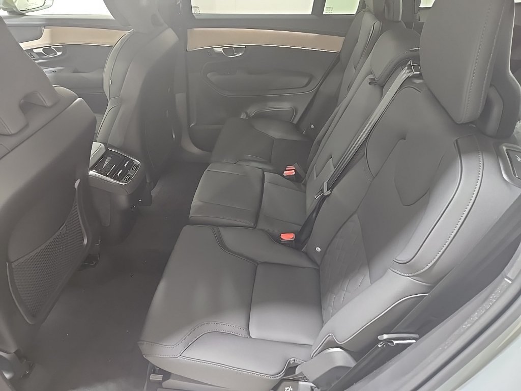 New 2026 Volvo XC90 B6 Plus w/ Protection Package Premier AWD/4WD image 19