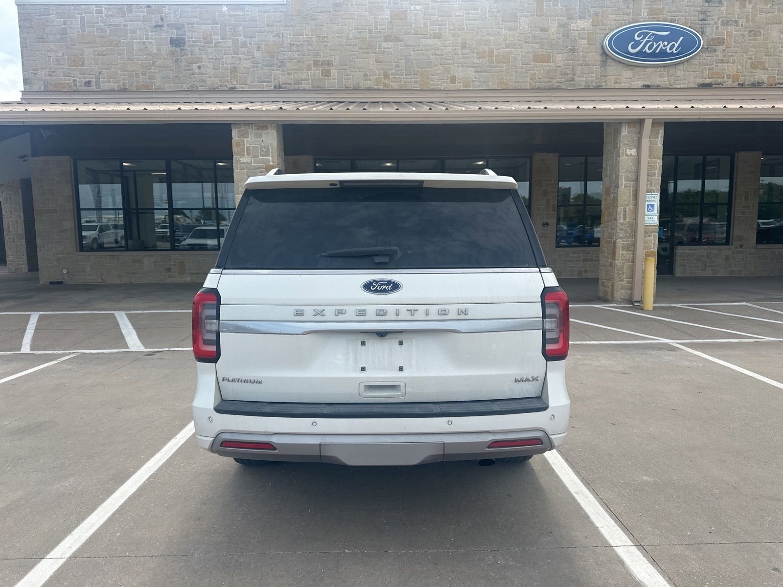 Used 2023 Ford Expedition Max Platinum AWD/4WD image 4