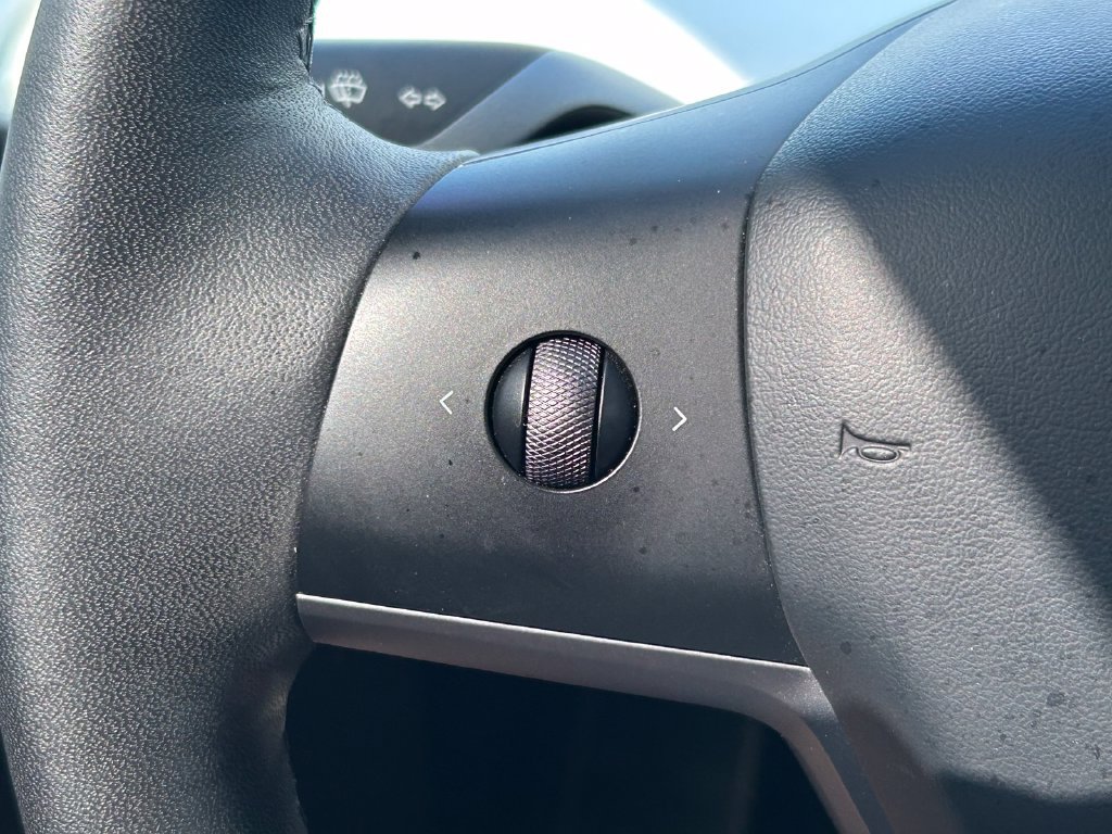 Used 2023 Tesla Model Y Long Range AWD/4WD image 31