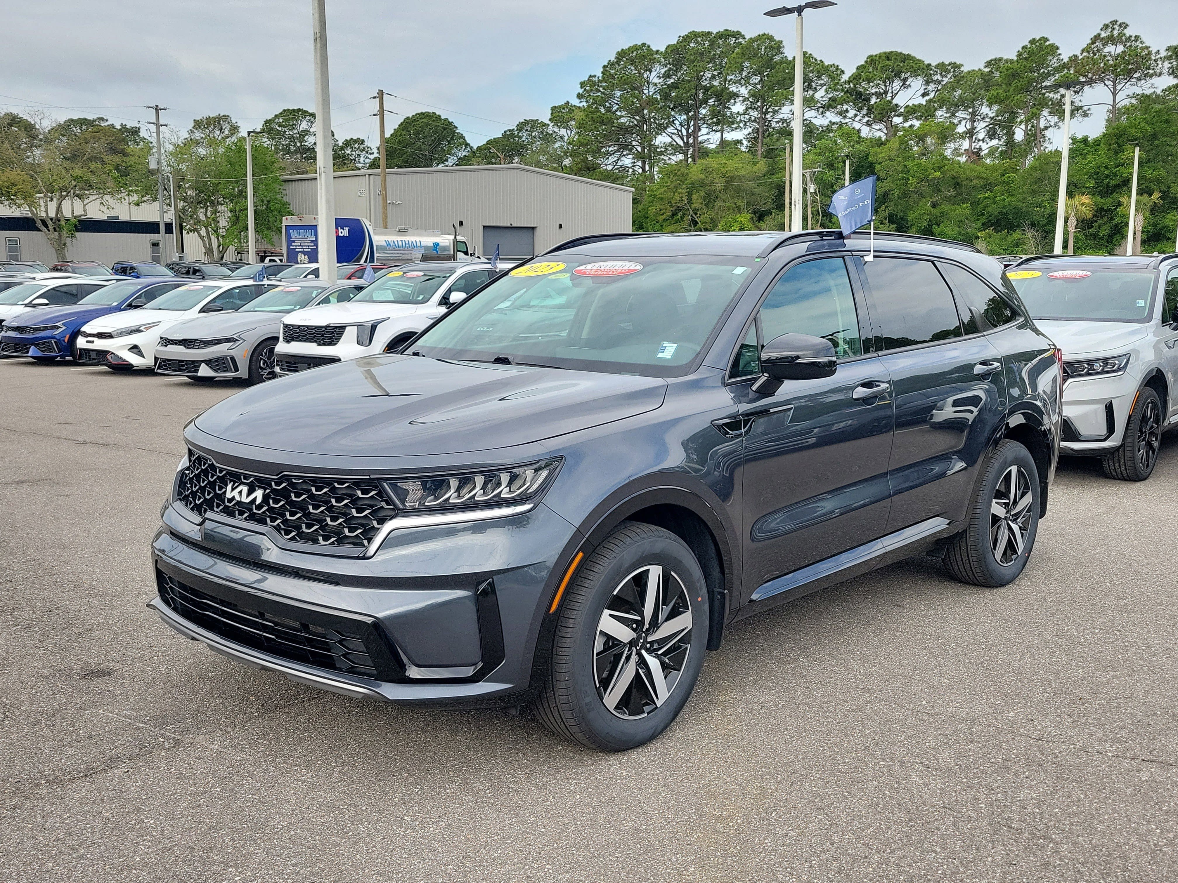Certified 2023 Kia Sorento S FWD image 3