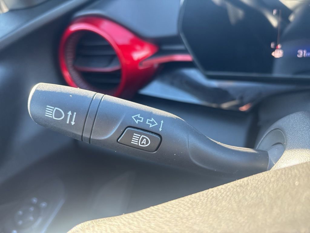 Used 2025 Chevrolet Trax RS w/ Sunroof Package image 21