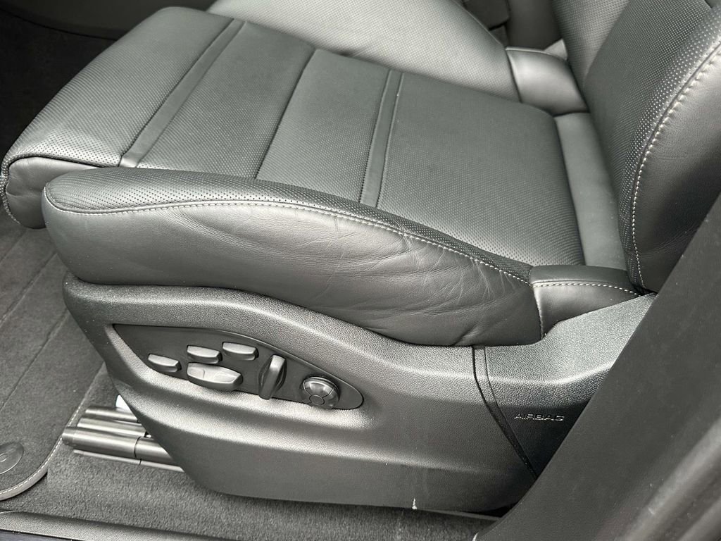Certified 2025 Porsche Cayenne Turbo image 6