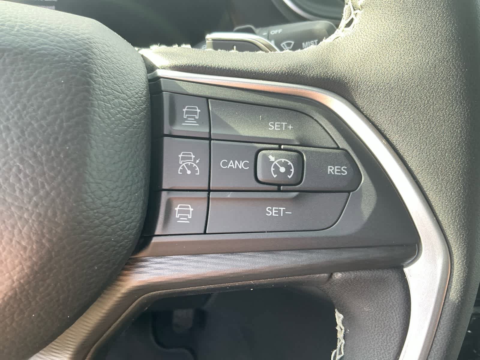 New 2025 Jeep Grand Cherokee Laredo w/ Luxury Tech Group I image 22