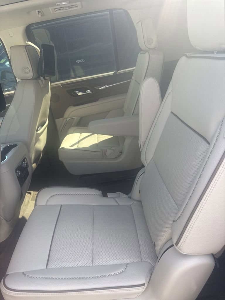 Used 2024 GMC Yukon Denali w/ Denali Reserve Package AWD/4WD image 13