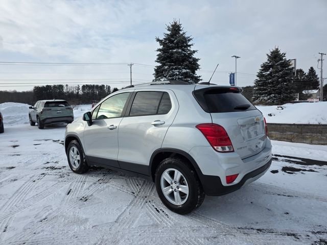 Used 2022 Chevrolet Trax LT w/ LT Convenience Package image 2
