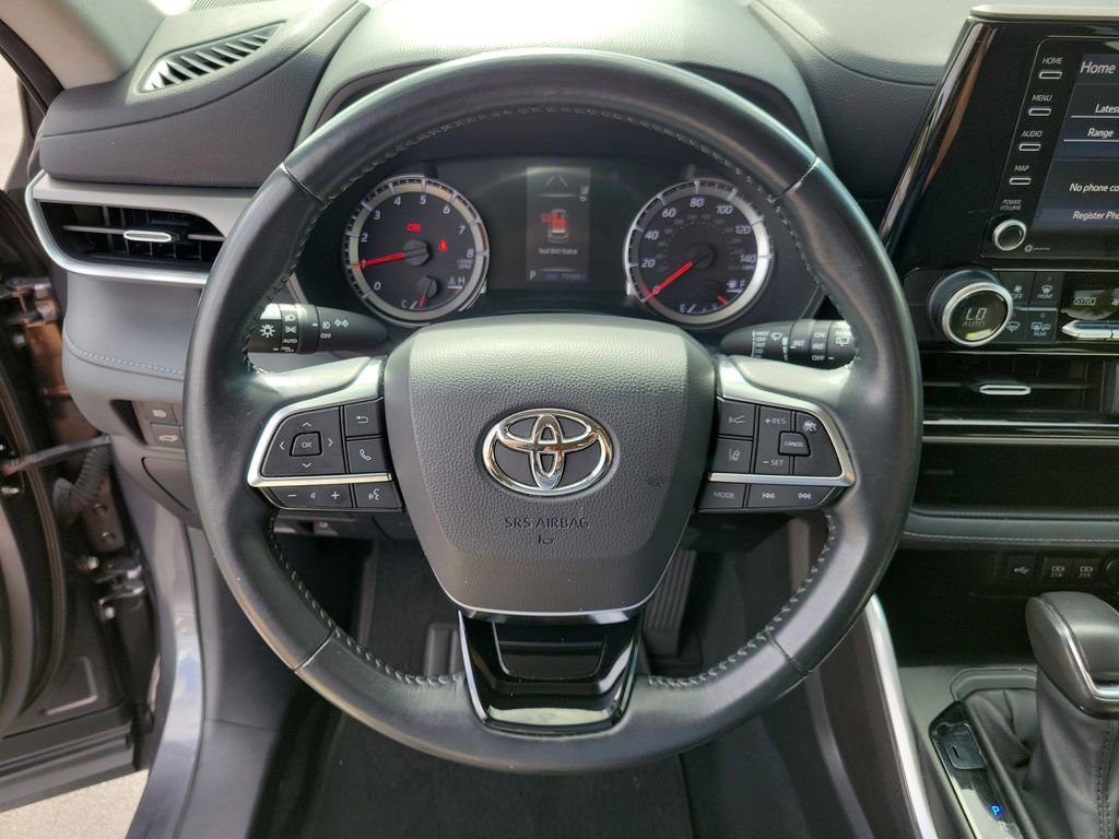 Used 2021 Toyota Highlander LE image 30