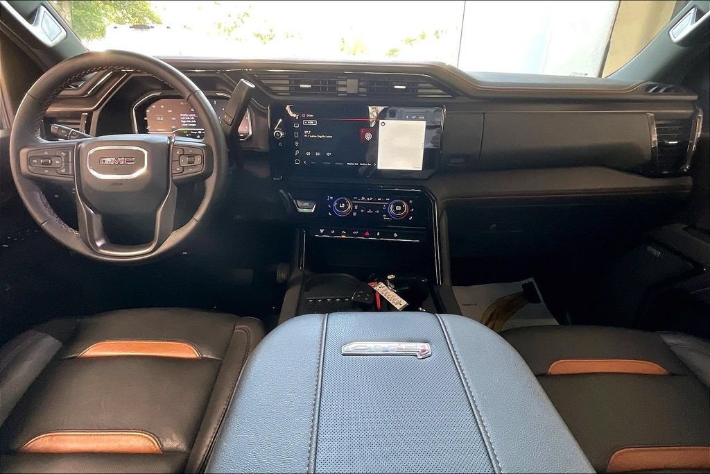 Used 2025 GMC Sierra 2500 AT4 w/ AT4 Premium Plus Package AWD/4WD image 6