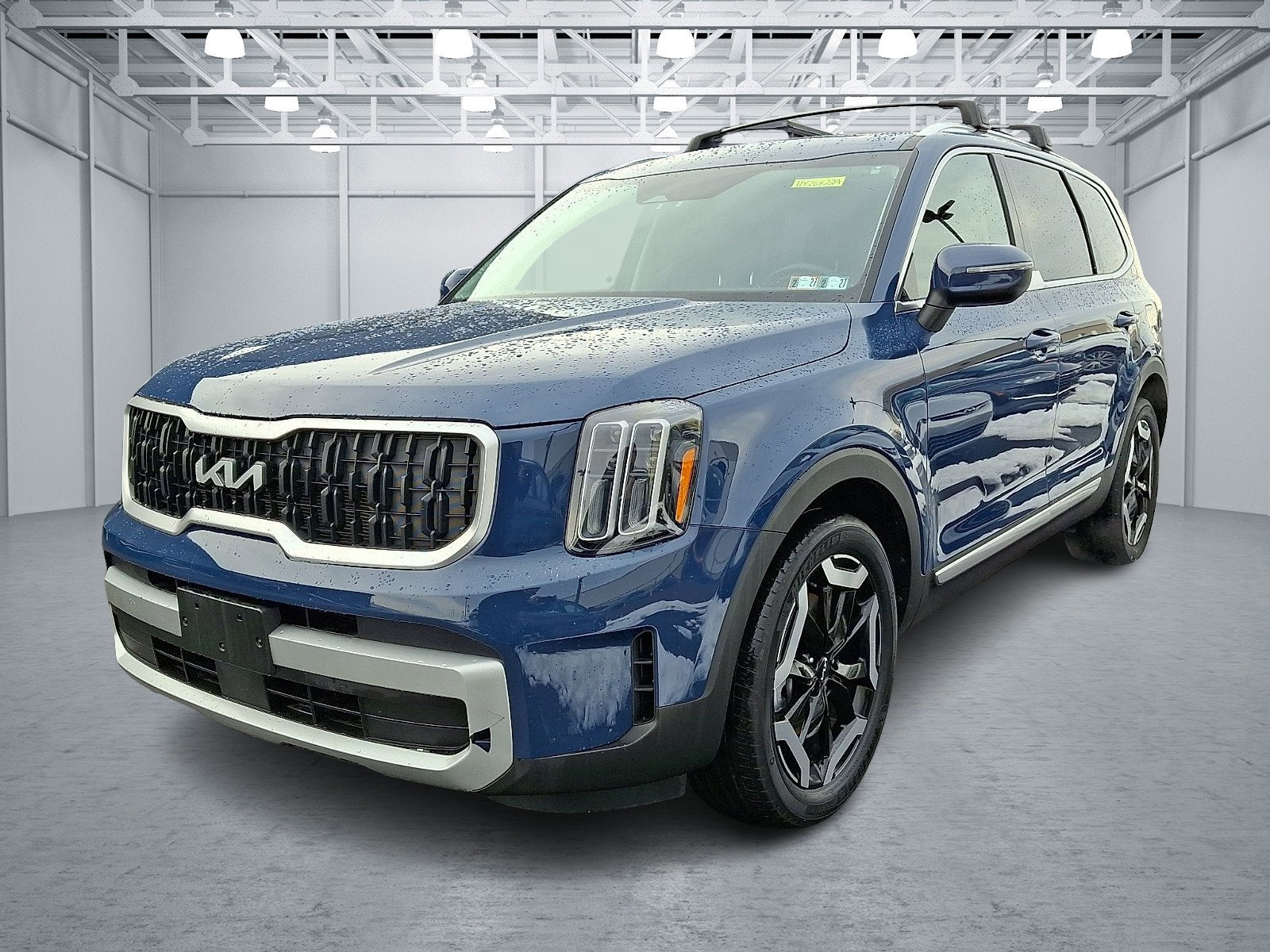 Used 2023 Kia Telluride EX w/ EX Captain's Chair Package AWD/4WD image 3