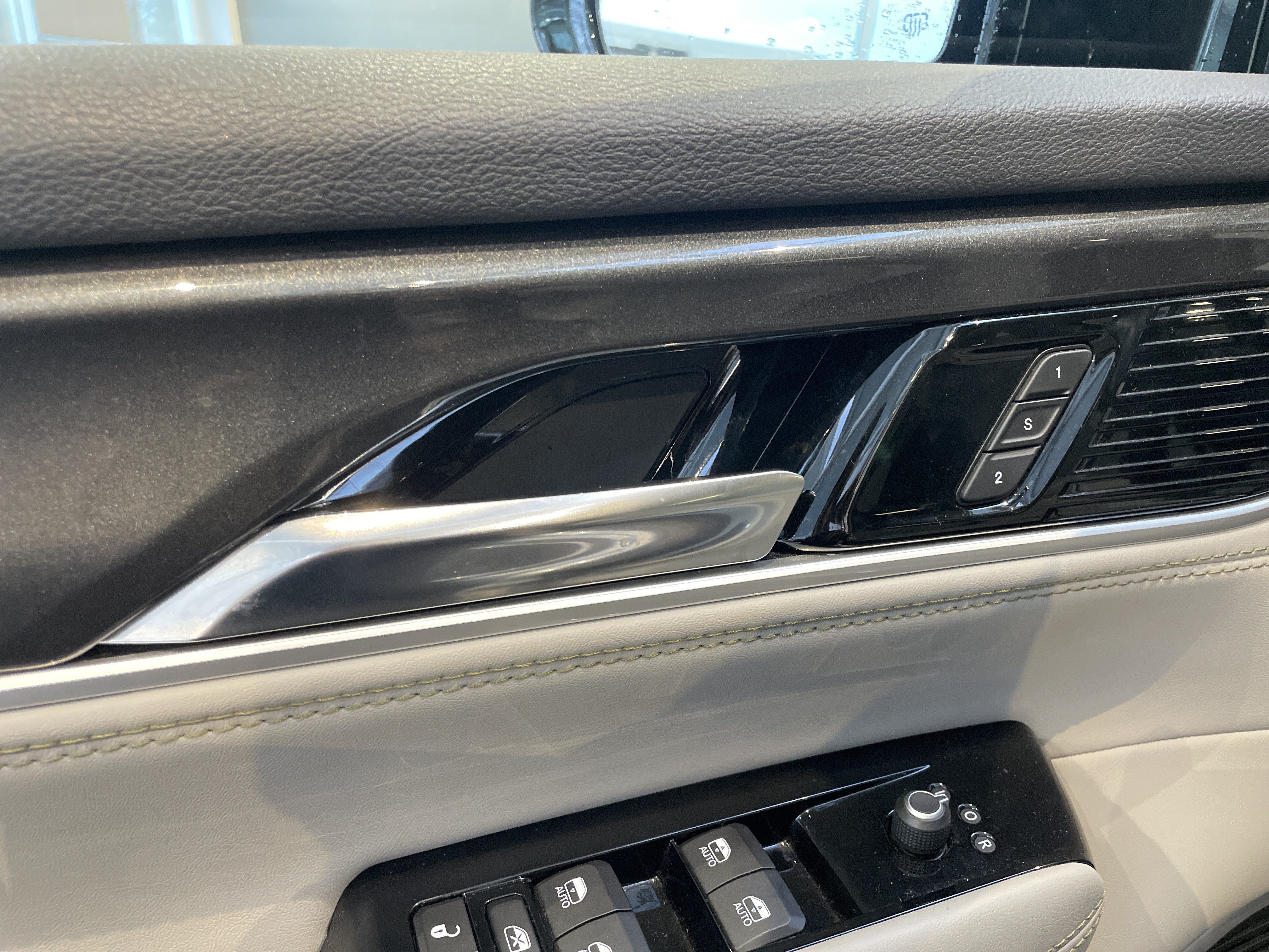 Used 2022 Jeep Wagoneer Series I w/ Premium Group I AWD/4WD image 15