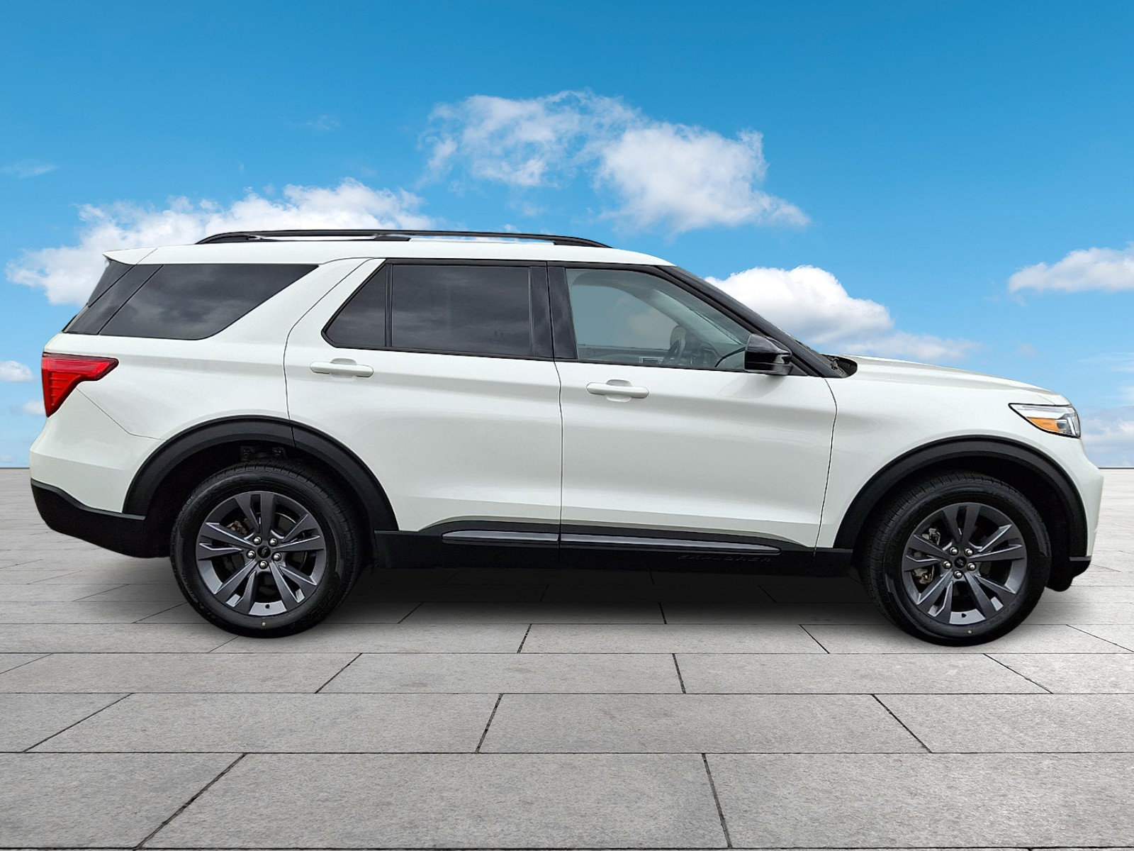 Certified 2023 Ford Explorer XLT w/ Equipment Group 202A AWD/4WD image 7
