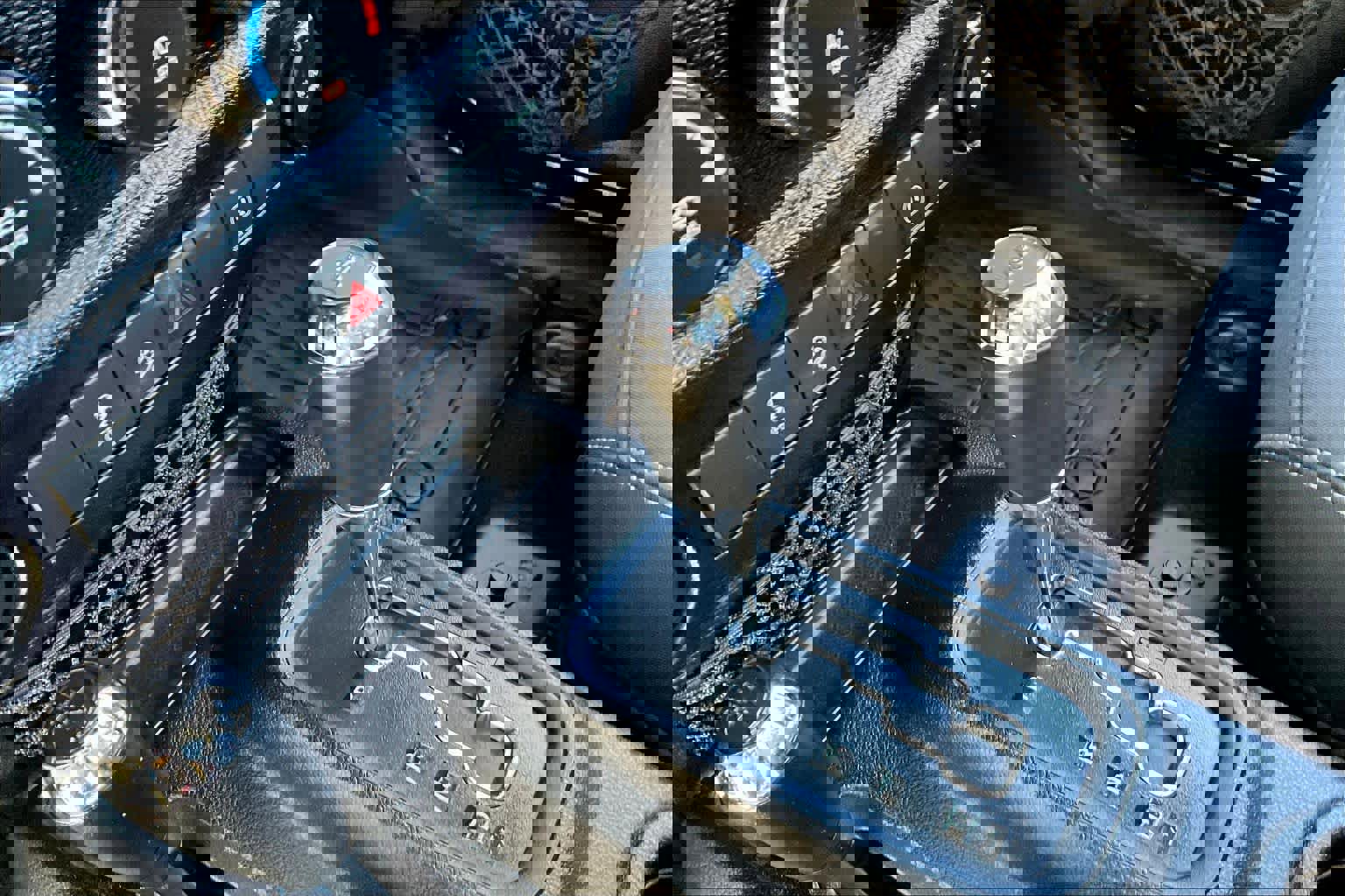 Used 2016 Jeep Wrangler Unlimited Rubicon w/ Connectivity Group image 16