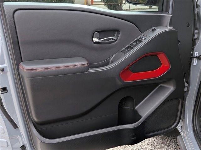 Used 2022 Nissan Frontier PRO-4X image 10