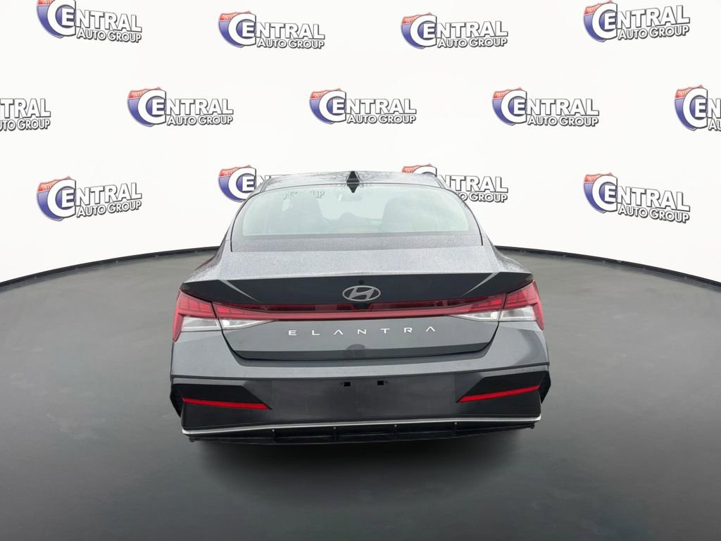 Certified 2025 Hyundai Elantra SEL image 6
