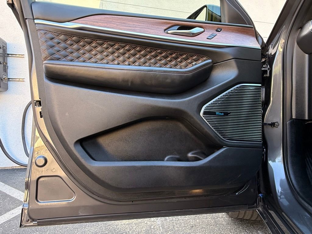 Used 2023 Jeep Grand Cherokee Summit w/ Luxury Tech Group V image 31