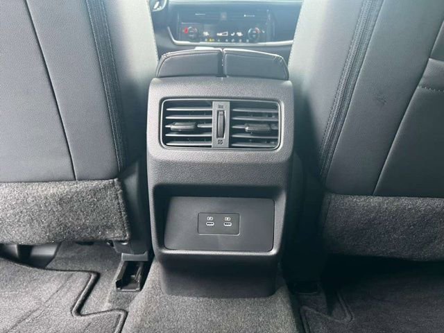 Used 2025 Nissan Rogue SL image 16