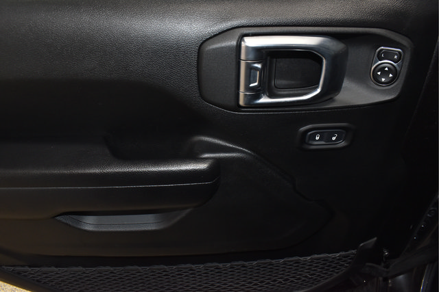 Used 2021 Jeep Wrangler Unlimited Rubicon w/ Uconnect 4C Nav & Sound Group AWD/4WD image 17