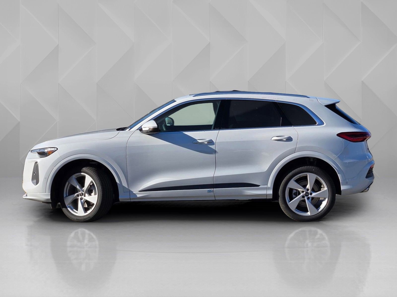 New 2025 Audi Q5 Premium Plus AWD/4WD image 3