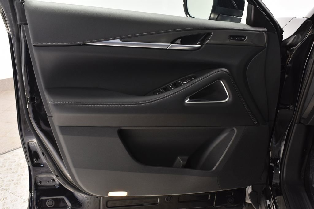 Certified 2026 INFINITI QX60 Luxe w/ Family Package image 10
