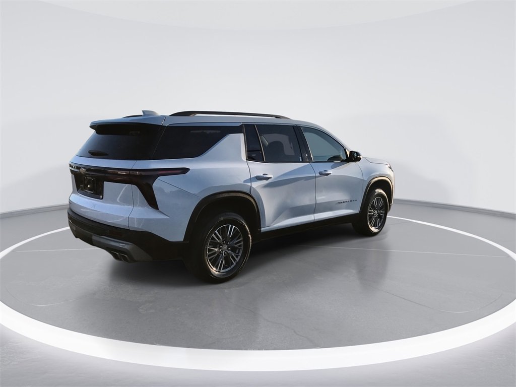Used 2025 Chevrolet Traverse LT image 8