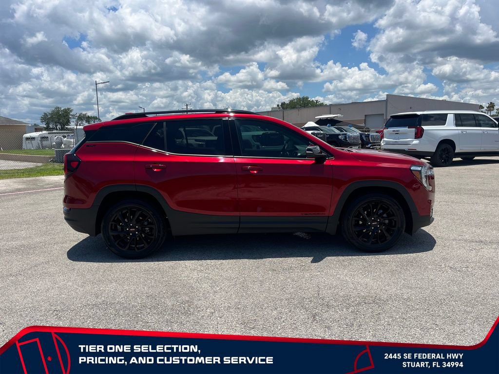 Used 2024 GMC Terrain SLT w/ Tech Package FWD image 4