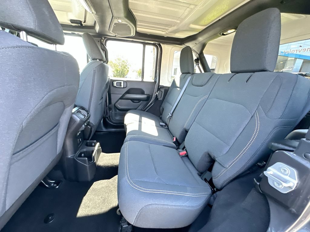 Used 2025 Jeep Wrangler Unlimited Sahara AWD/4WD image 23