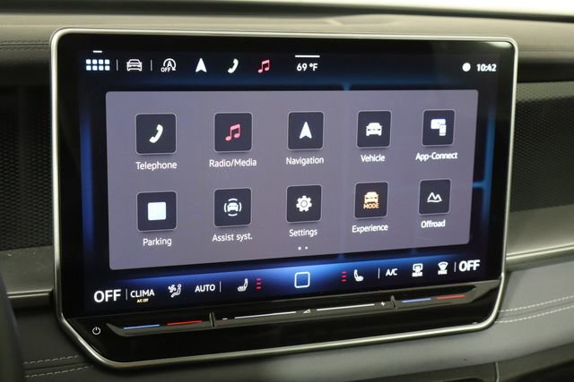 Used 2025 Volkswagen Tiguan SE AWD/4WD image 29