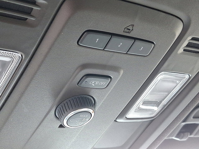 Used 2024 GMC Yukon SLT image 28