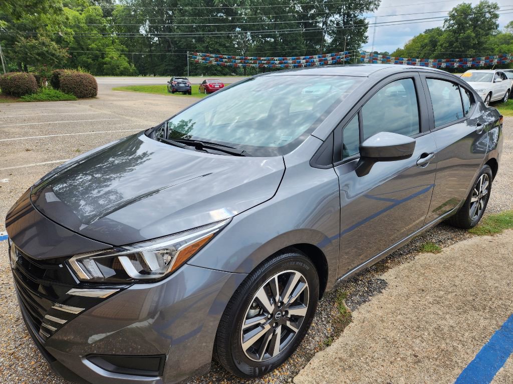 Used 2024 Nissan Versa SV image 1