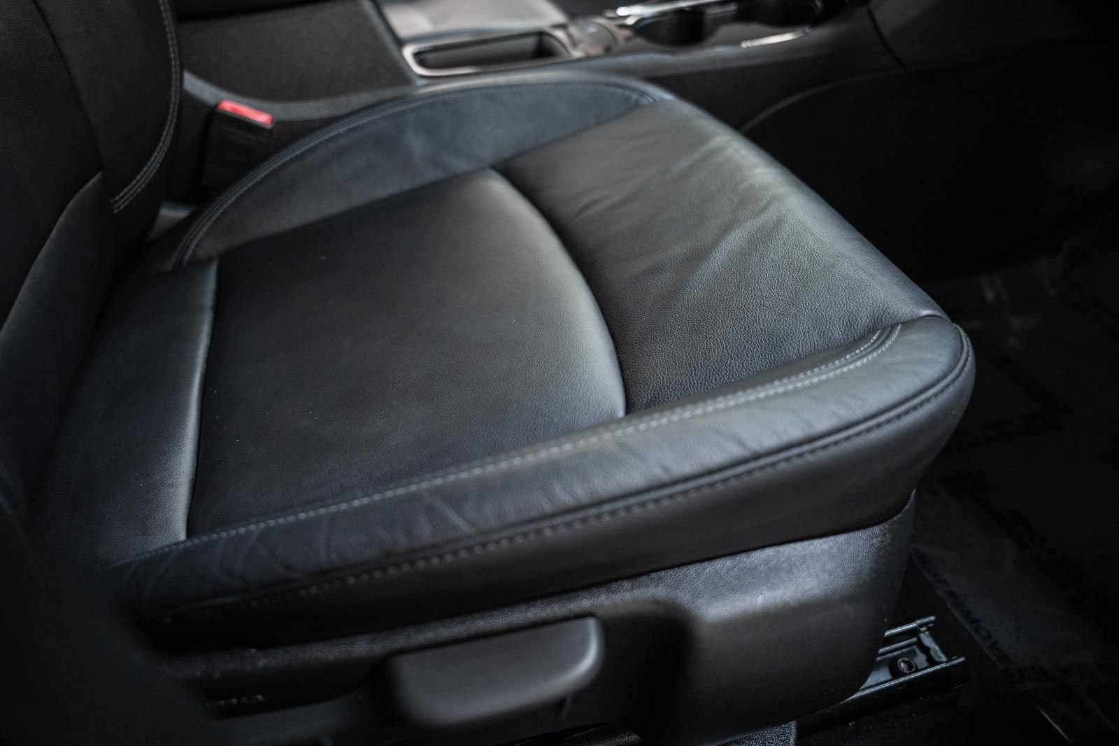 Used 2018 Chevrolet Cruze Premier FWD image 36