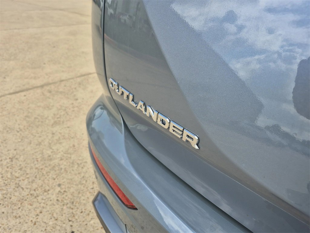 New 2025 Mitsubishi Outlander SEL image 32