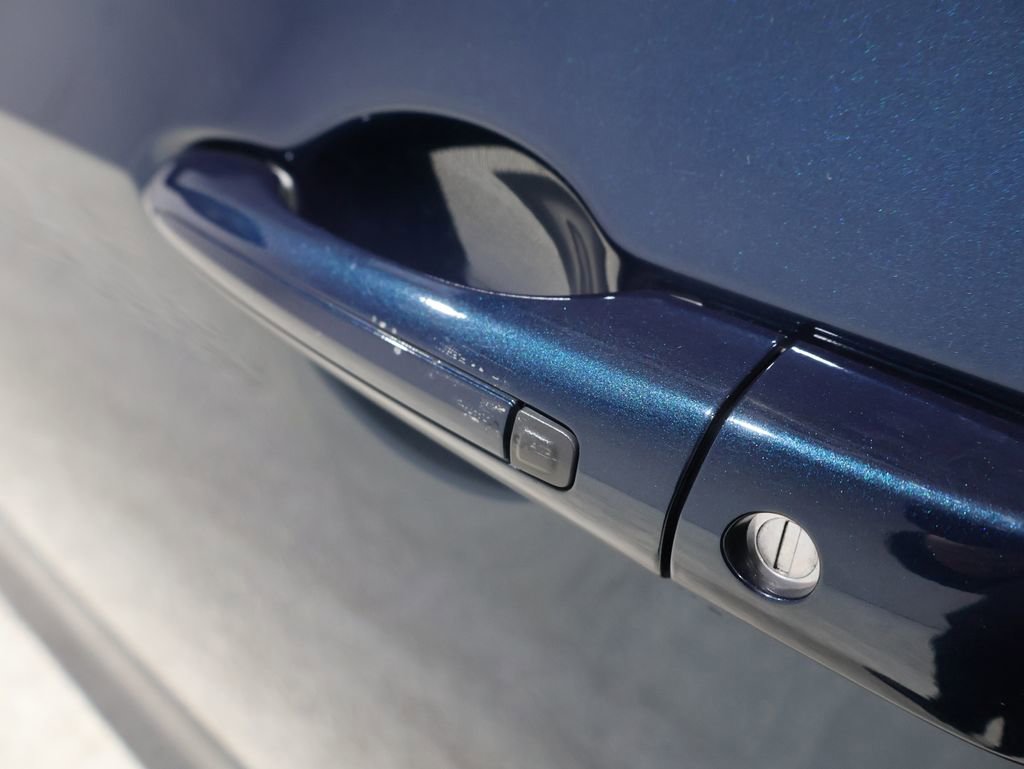 Certified 2025 Chrysler Pacifica Limited image 11