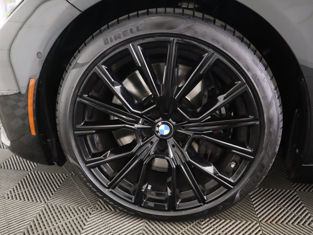 Certified 2022 BMW 750i xDrive w/ Luxury Rear Seating Package image 31