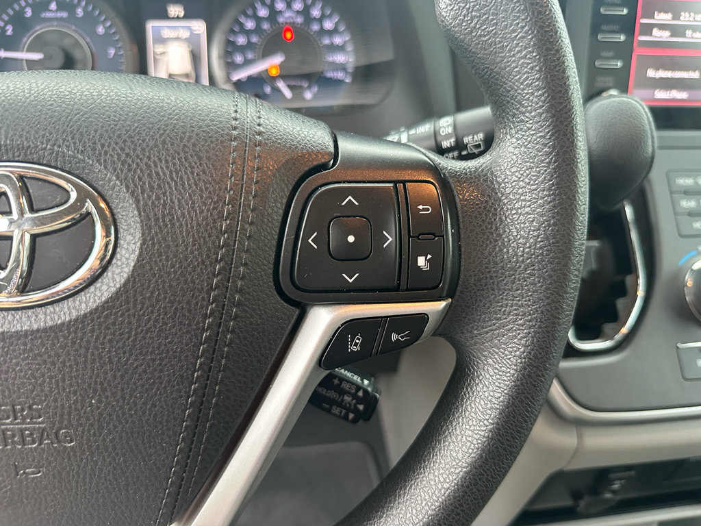 Used 2020 Toyota Sienna LE w/ LE Preferred Package FWD image 21