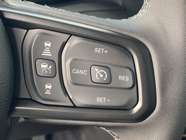 New 2025 Jeep Gladiator Sport image 17