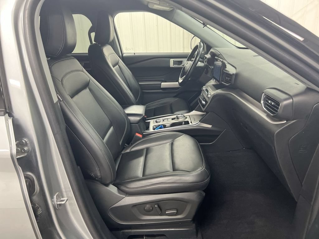 Used 2023 Ford Explorer XLT w/ Equipment Group 202A AWD/4WD image 21