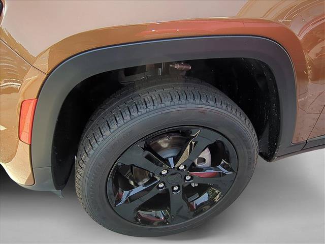 New 2026 Jeep Grand Cherokee Limited w/ Limited Altitude Package RWD image 9